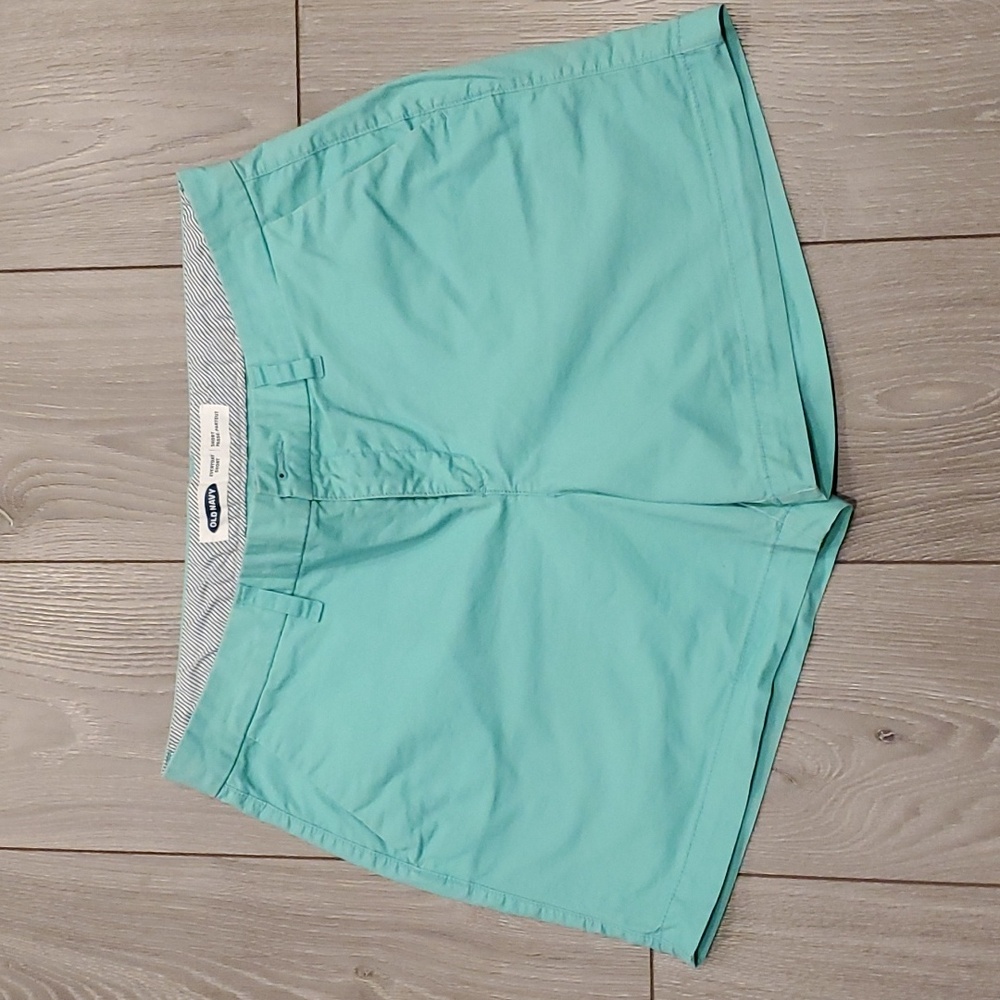 Old Navy woman's shorts  Size 8